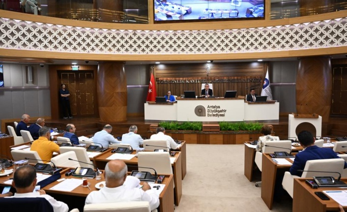 Başkan Böcek:“Toplu ulaşımın belediye eliyle yapılması gerek”