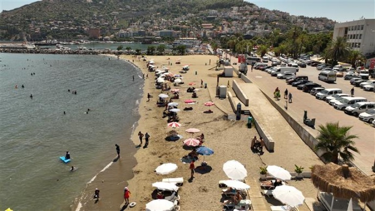 Galip Dere Halk Plajı vatandaşlardan yoğun ilgi görüyor