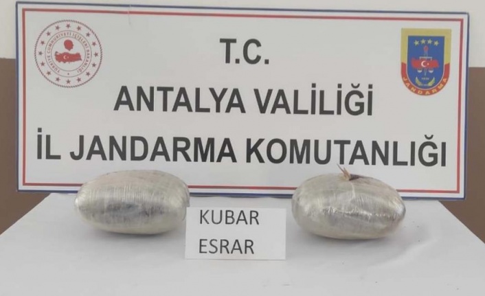 İki otomobilde 3 kilogram uyuşturucu ele geçirildi