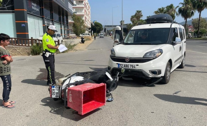 Otomobil ile motosiklet çarpıştı: 1 ağır yaralı