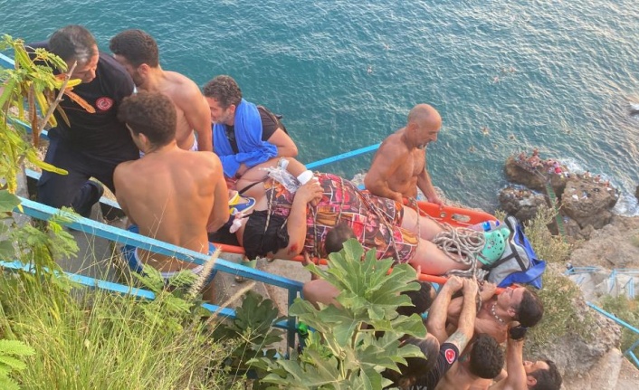 40 metrelik falezlerden denize düşen Rus kadın turist için kurtarma seferberliği