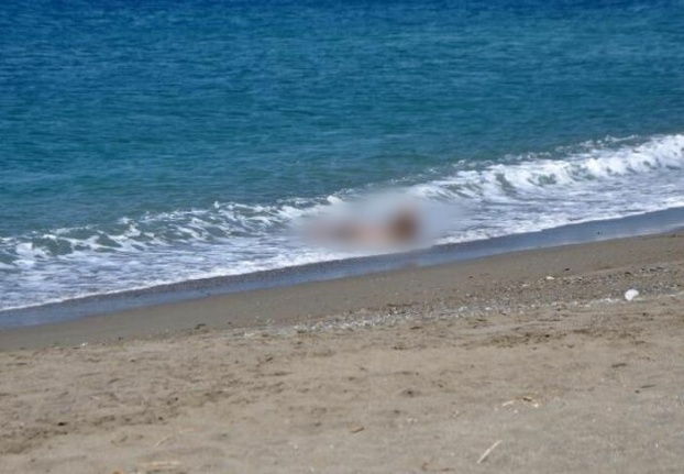 Alanya’da turistler abarttı! Çırılçıplak denize girdi