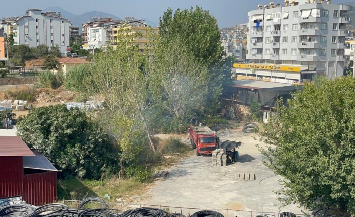 Gazipaşa'da yakılan atıklar yangın çıkardı