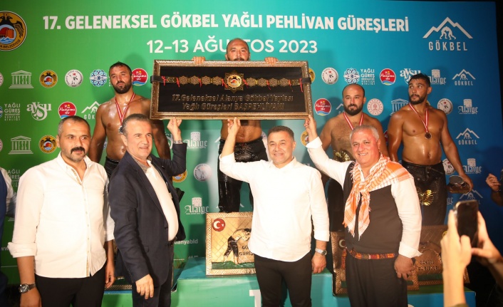 Gökbel'in başpehlivanı Ali Gürbüz oldu