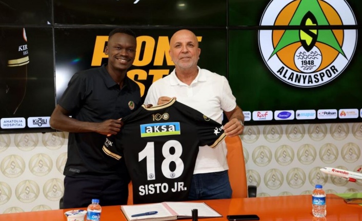 Alanyaspor, Pione Sisto ile 2 yıllık sözleşme imzaladı