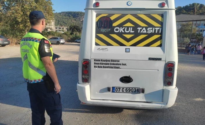 Antalya'da jandarmadan okul servis aracı denetimi