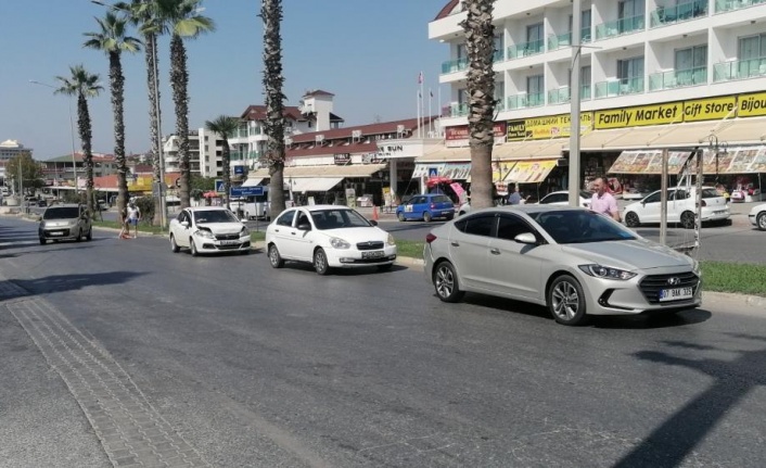 Yaya geçidinde 3 araçlı zincirleme kaza