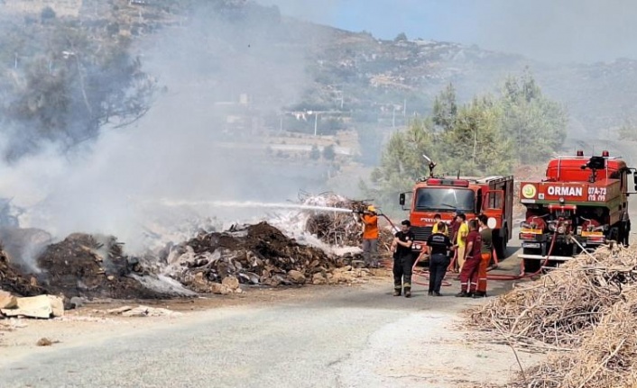 Gazipaşa’da dere kenarına bırakılan çöpler alev aldı