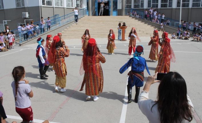 Gazipaşalı öğrenciler Avrupalı öğrencileri ağırladı