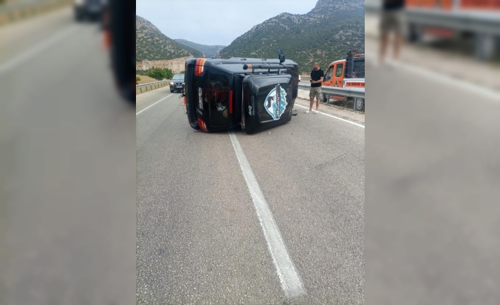 Sümer Ezgü Antalya’da kaza geçirdi