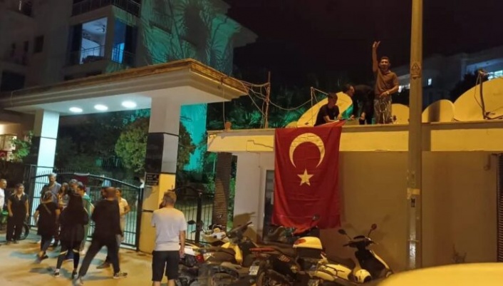 Alanya'da hadsiz Ruslara bayraklı ders