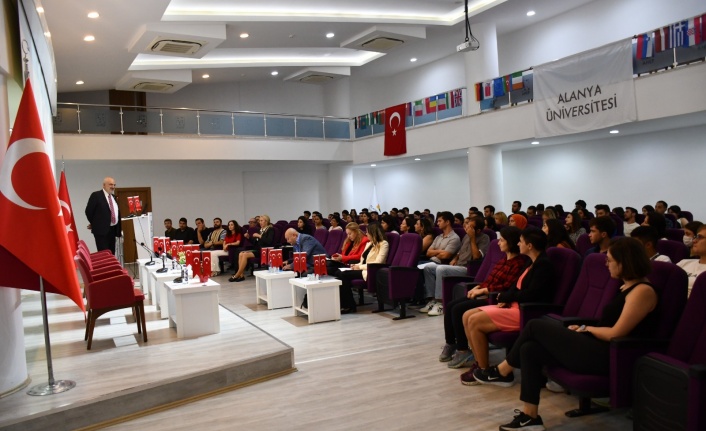 Alanya Üniversitesi’nde “Yüz Yıllık Çınar: Cumhuriyet” konuşuldu