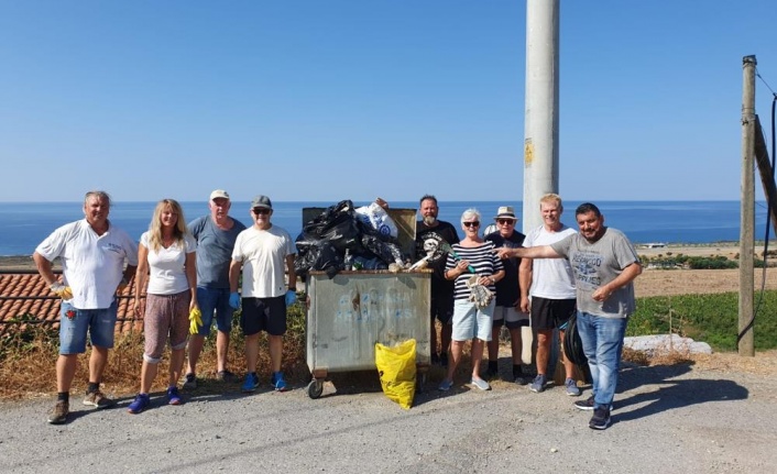 Alman turistler ve yerleşik Almanlar Gazipaşa’da çöp topladı