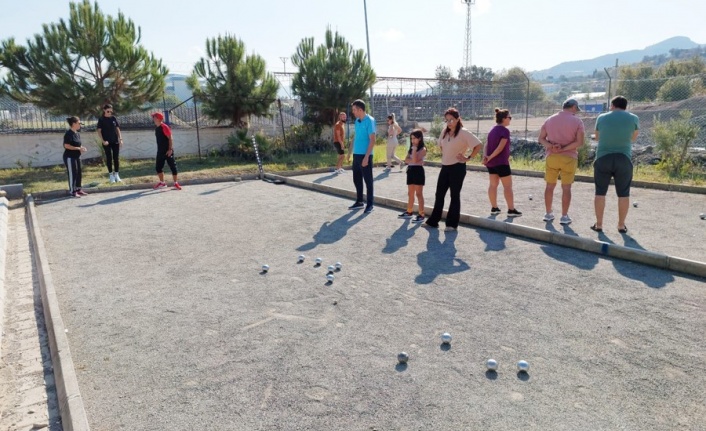 Bocce turnuvasında doyasıya eğlendiler