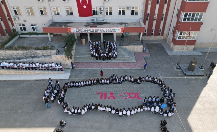 Sosyal Bilgiler Lisesi'nden muhteşem kareografi