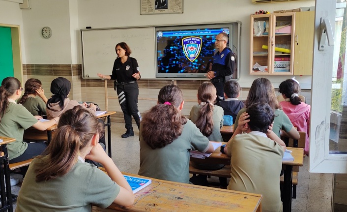 Alanya İlçe Emniyet Müdürlüğünden öğrencilere sosyal medya bilgilendirmesi