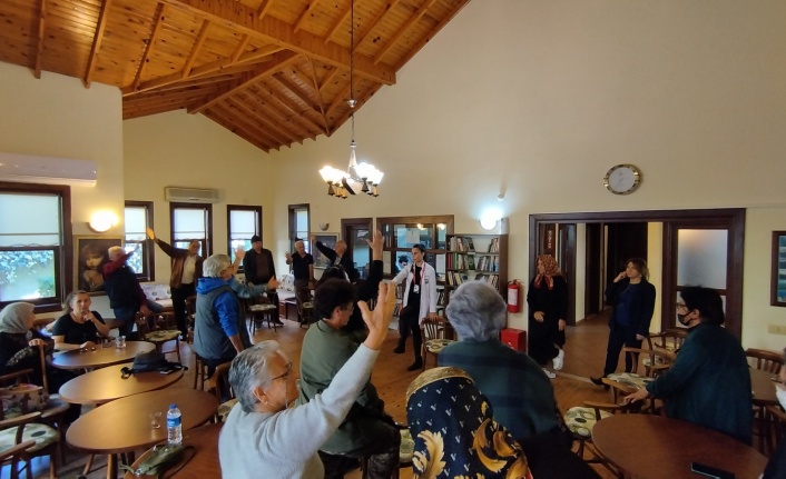 Tevfik Hoca Evi'nde yaşlılara yönelik seminer ve eğitimler devam ediyor