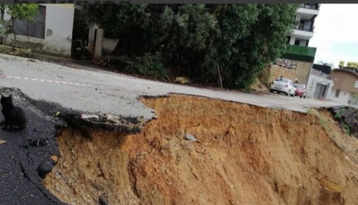 Alanya'da korkutan mazara! Yol göçtü