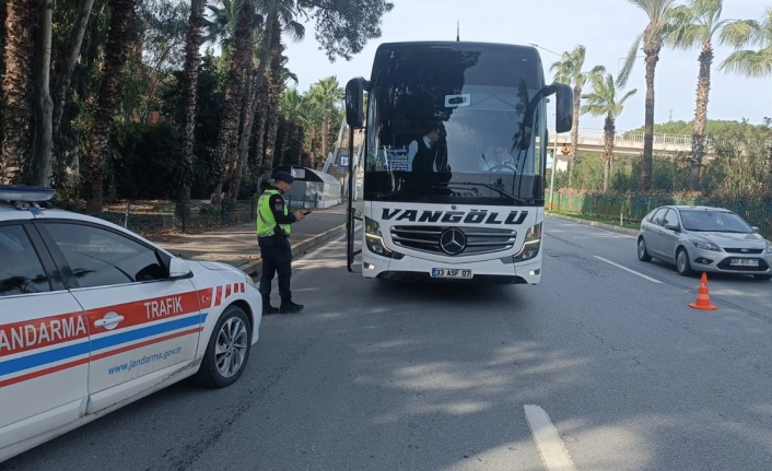 Alanya’da 96 sürücüye 172 bin TL ceza