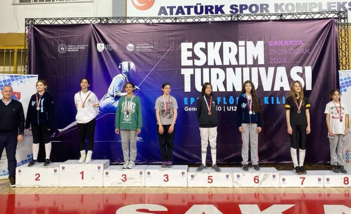 Alanyaspor Eskrim sporcusu Ece Su Köroğulları Sakarya’da şampiyon oldu