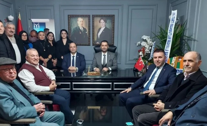 Parti rozeti takıldı: Nazmi Yüksel İyi Parti’de