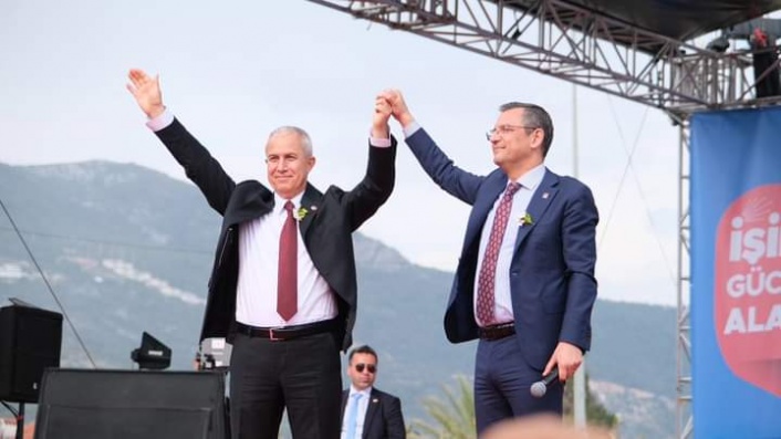 Özel'den Özçelik'e övgü: Osman Başkan kaybedilen yılları geri getirecek