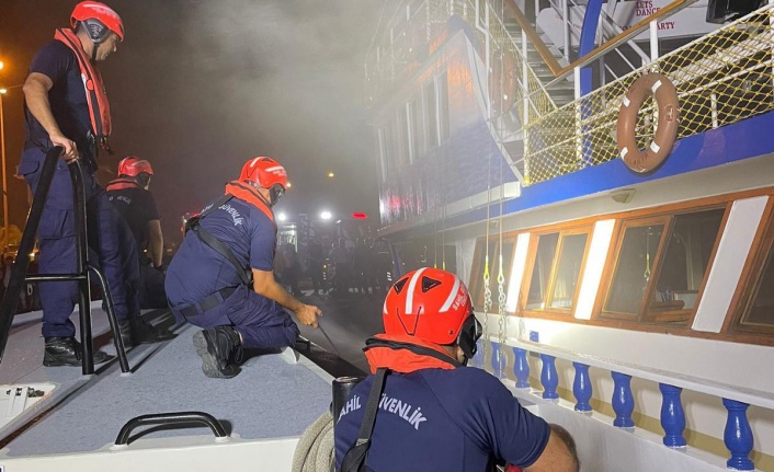 Alanya limanında yangın paniği