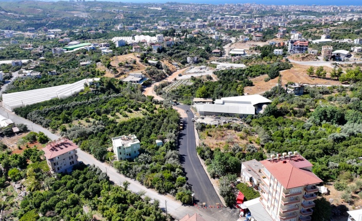 Alanya Belediyesi'nden Oba Mahallesi'ne sıcak asfalt