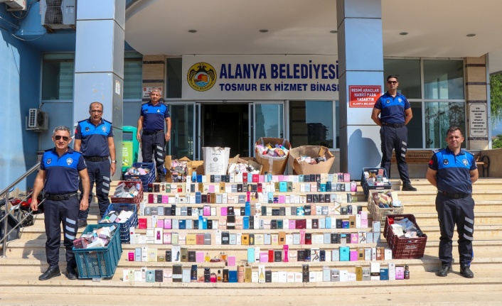 Alanya'da binlerce şişe sahte parfüm imha edildi