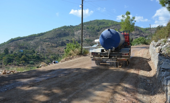 Alanya Dim Grup Yolu'nda asfalt hazırlığı