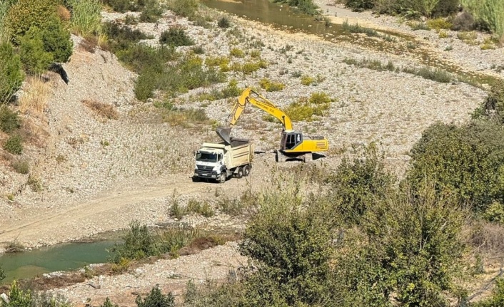 Alanya'da Ceylan Beton dereden kum çalarken yakalandı