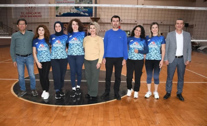 Sağlıkçılar voleybol turnuvasında buluştu