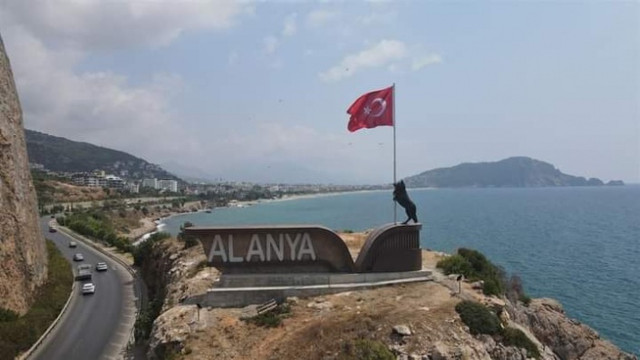 Alanya Ak Parti'den Bozkurt Heykeli tepkisi