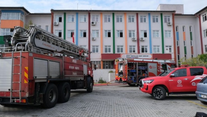 Alanya'da okulda yangın paniği