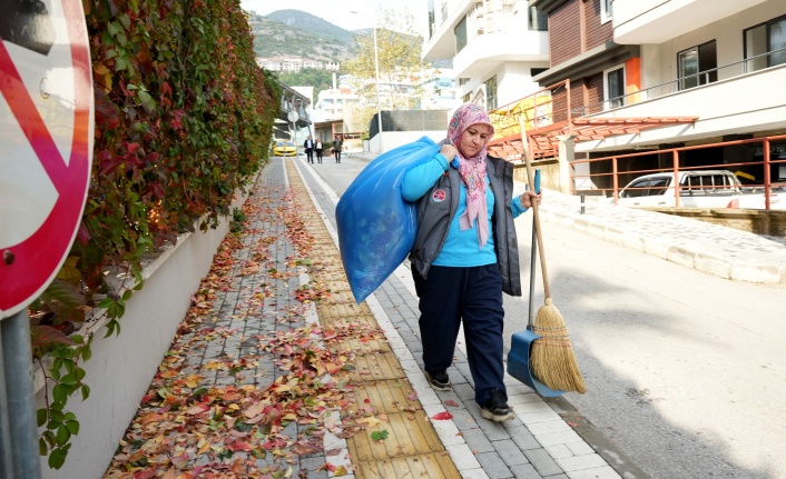 Alanya'nın temizliğine kadın eli değdi