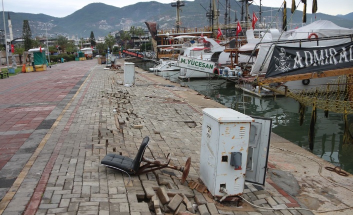 Alanya'yı endişelendiren çöküş