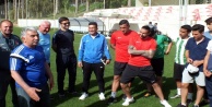Ünlü futbolcular belgelerini Antalya'da aldılar