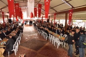 YÜCEL'DEN ASKERLERE KINALI UĞURLAMA