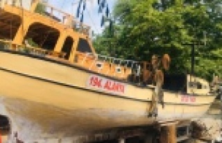 Alanya'da balıkçı teknesi yandı