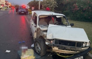 Alanya'da feci kaza! Otomobille motosiklet çarpıştı:...