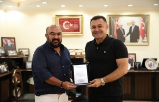 Yücel’e plaketli teşekkür