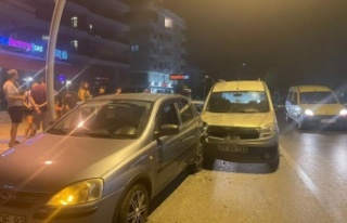 Park halindeki otomobile çarpan alkollü sürücü...