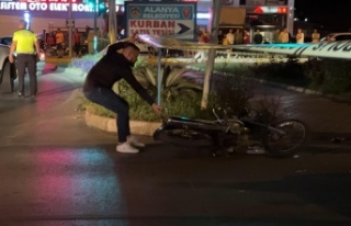 Alanya'da kaza! Motosiklet sürücüsü hayatını...