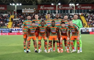 Alanyaspor evinde 1 puana razı oldu